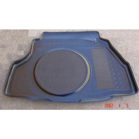 Tavita portbagaj Nissan Maxima caroserie sedan fabricatie 1995 - 2000