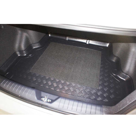 Tavita portbagaj Kia Rio III caroserie sedan fabricatie 03.2012 - prezent (cu spatiu suplimentar de depozitare suplimentar)