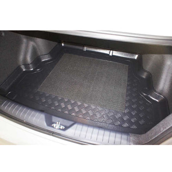 Tavita portbagaj Kia Rio III caroserie sedan fabricatie 03.2012 - prezent (cu spatiu suplimentar de depozitare suplimentar)